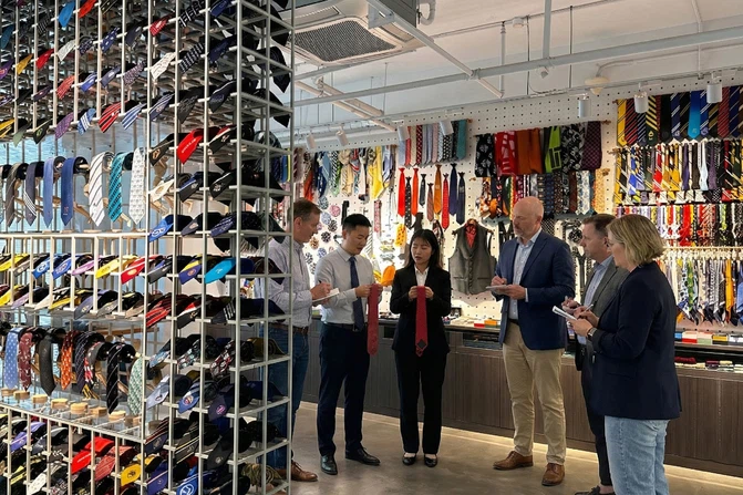 Exhibitions & Customers Visiting